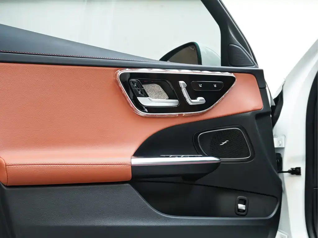 Mercedes-Benz C-Class — миниатюра 12