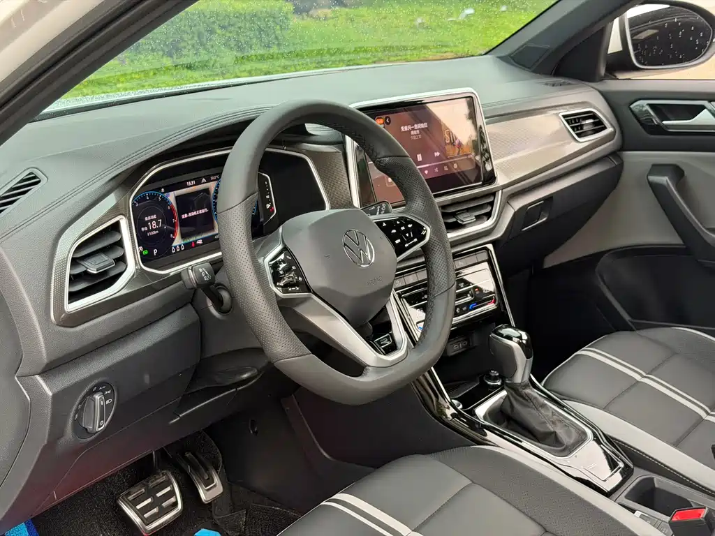 Volkswagen T-Roc 2024 300TSI DSG