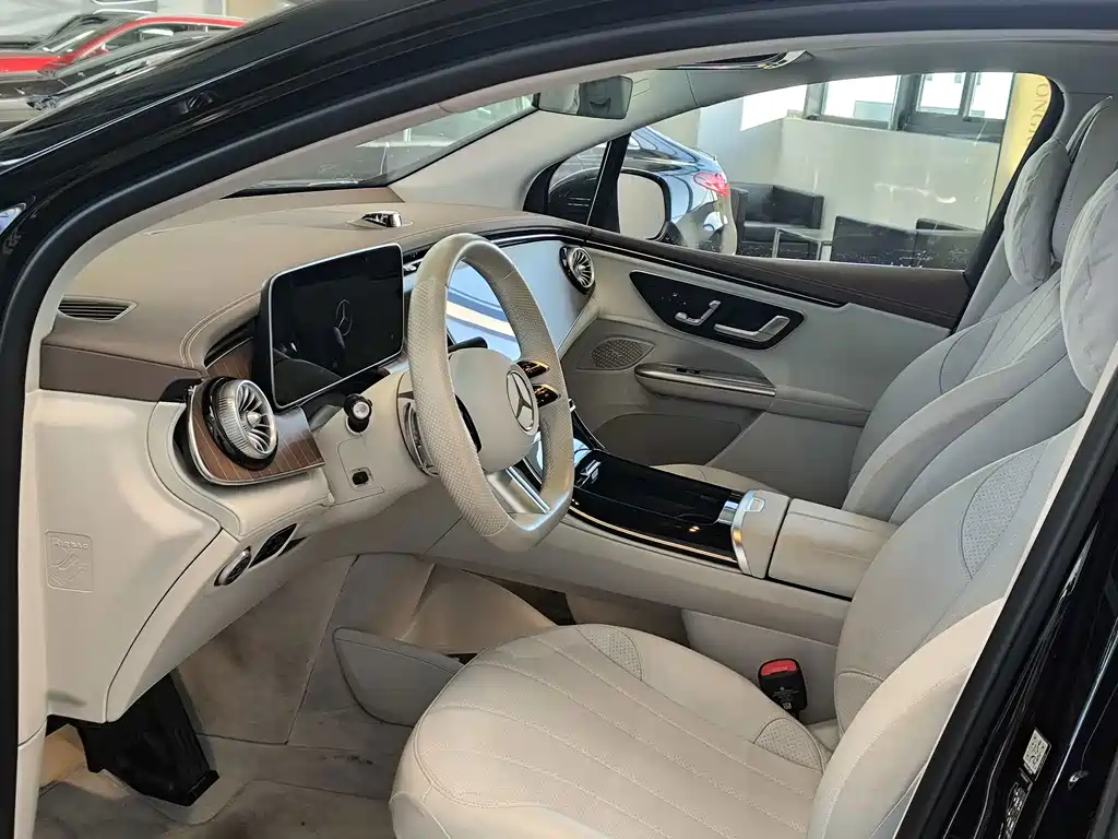Mercedes-Benz EQE SUV — миниатюра 4