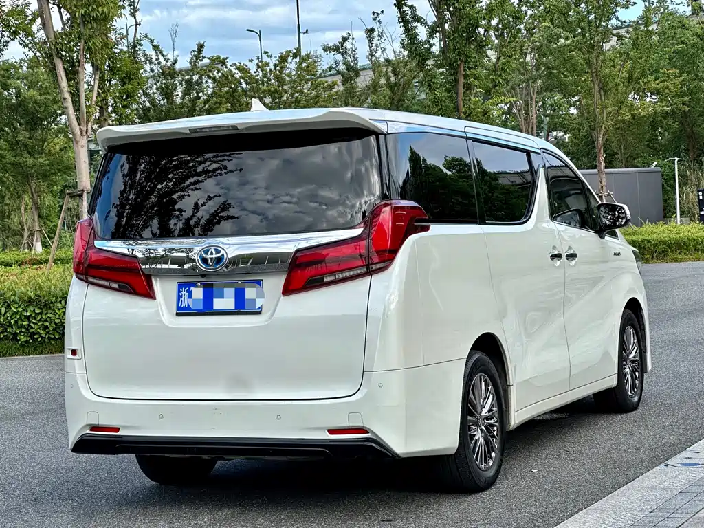 Toyota Alphard — миниатюра 6