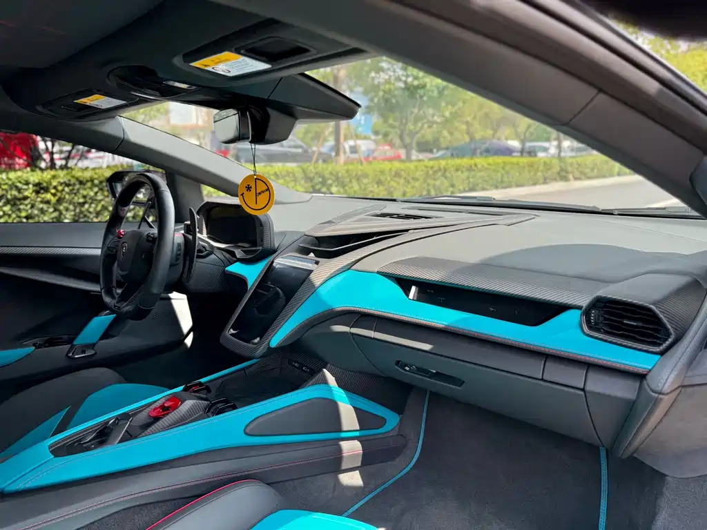 Lamborghini Revuelto — миниатюра 6