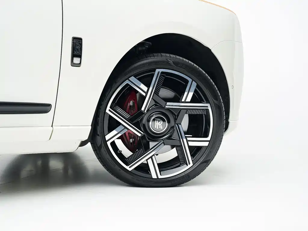 Rolls-Royce Cullinan — миниатюра 11