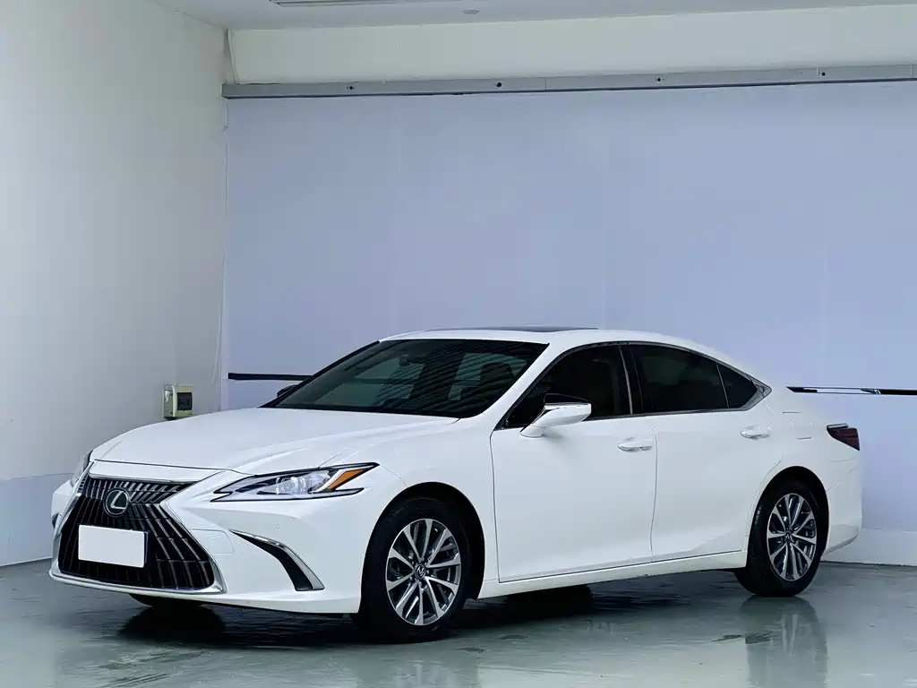 Lexus ES 2021 200