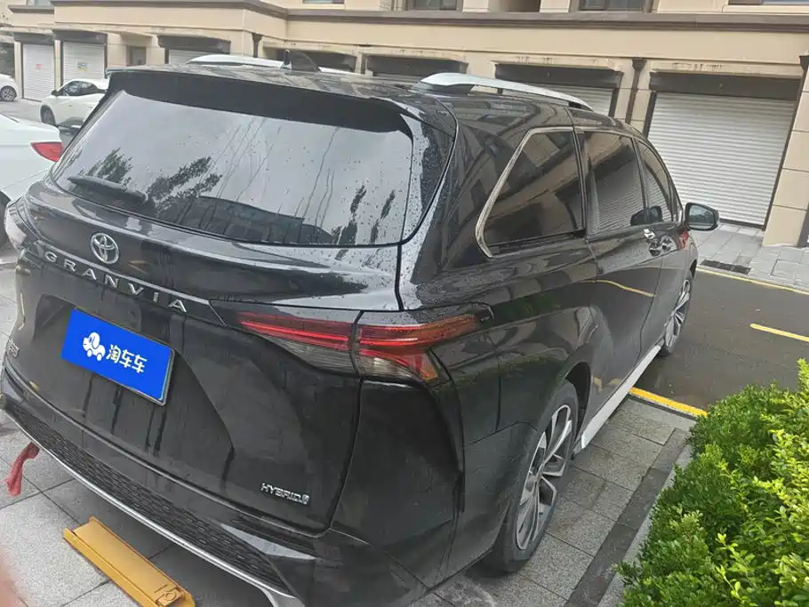 Toyota Granvia — миниатюра 3