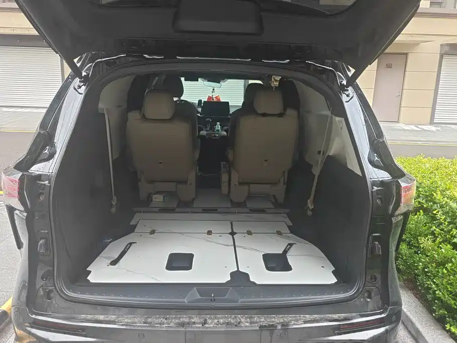 Toyota Granvia — миниатюра 4