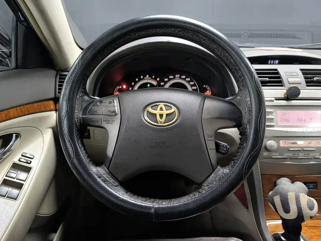 Toyota Camry — миниатюра 7