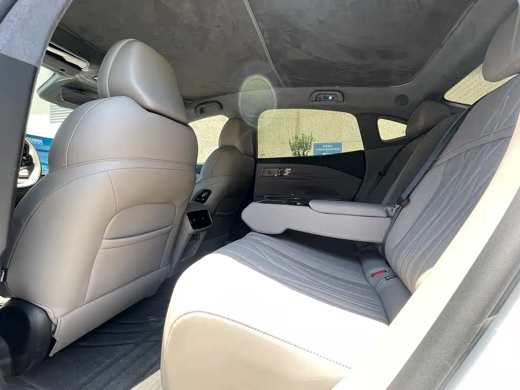 Geely Galaxy Galaxy 8 8 2025 130km EM-i Flagship