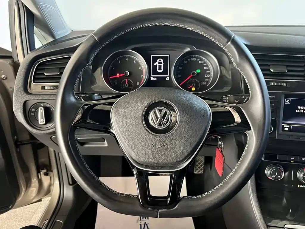 Volkswagen Golf — миниатюра 17
