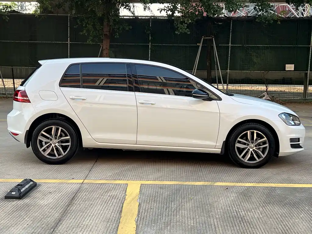 Volkswagen Golf 2017 230TSI AT Luxury