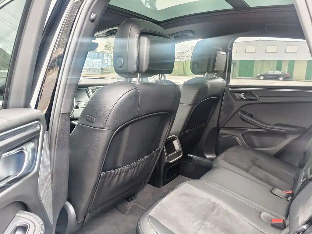 Porsche Macan — миниатюра 10