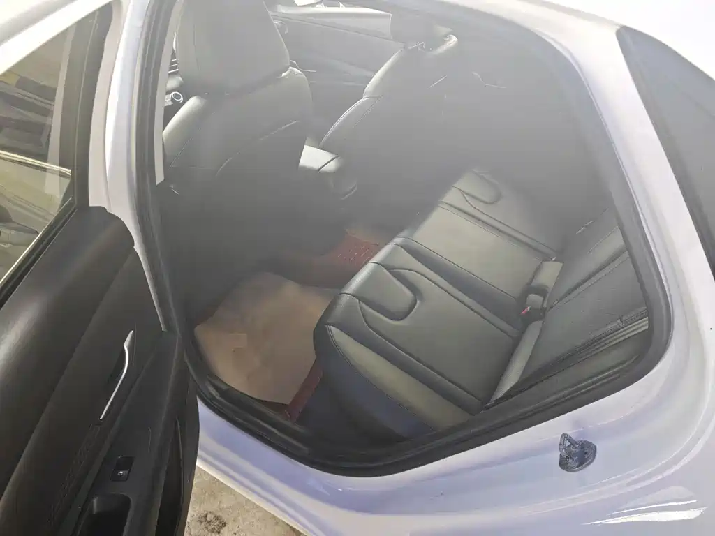 Hyundai Elantra — миниатюра 11