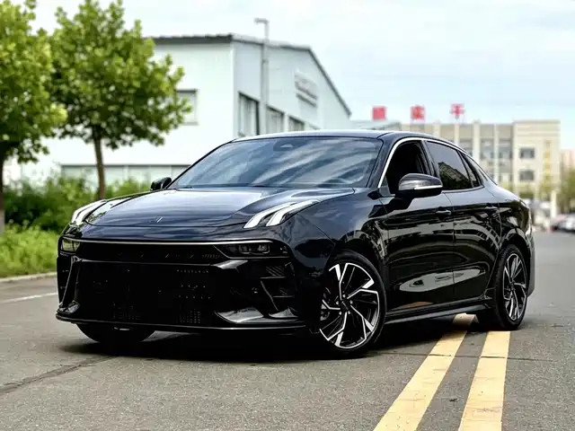 Lynk & Co 03