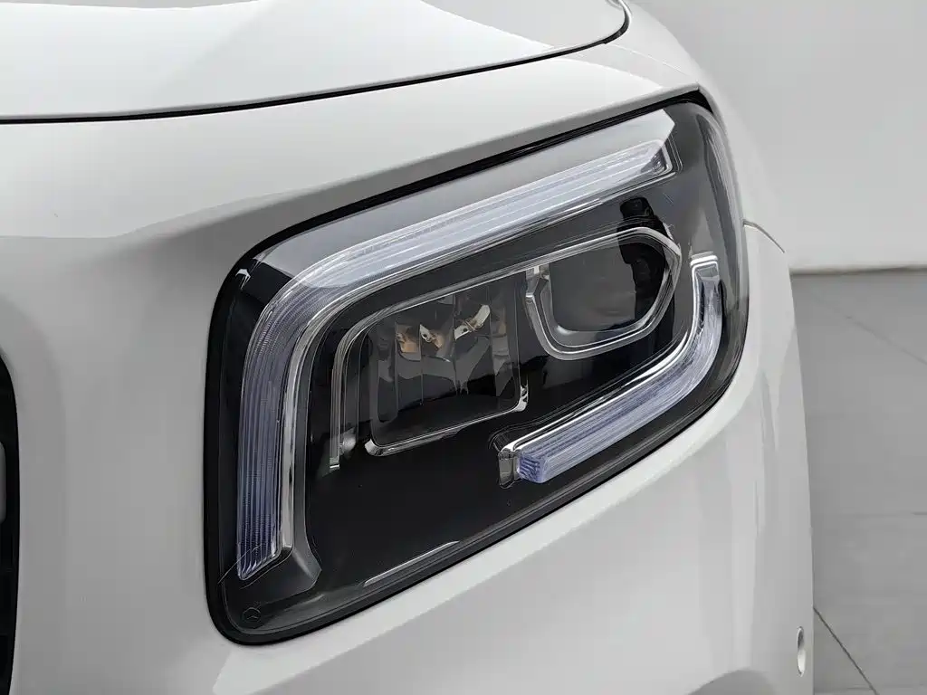 Mercedes-Benz GLB — миниатюра 7