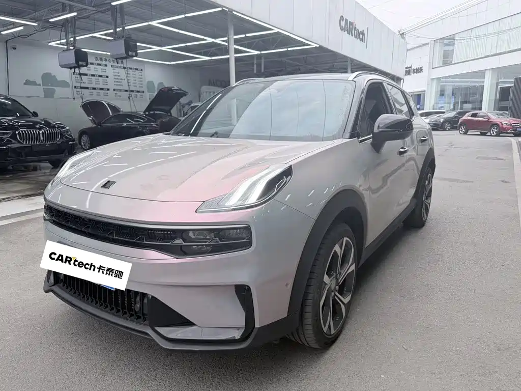 Lynk & Co 06