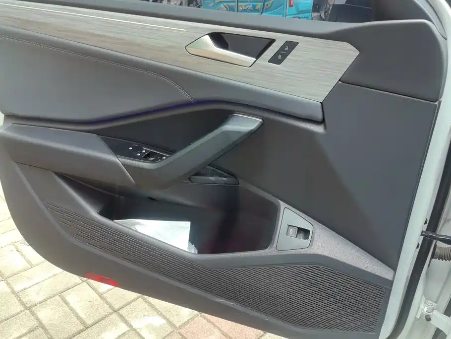 Volkswagen Sagitar — миниатюра 7