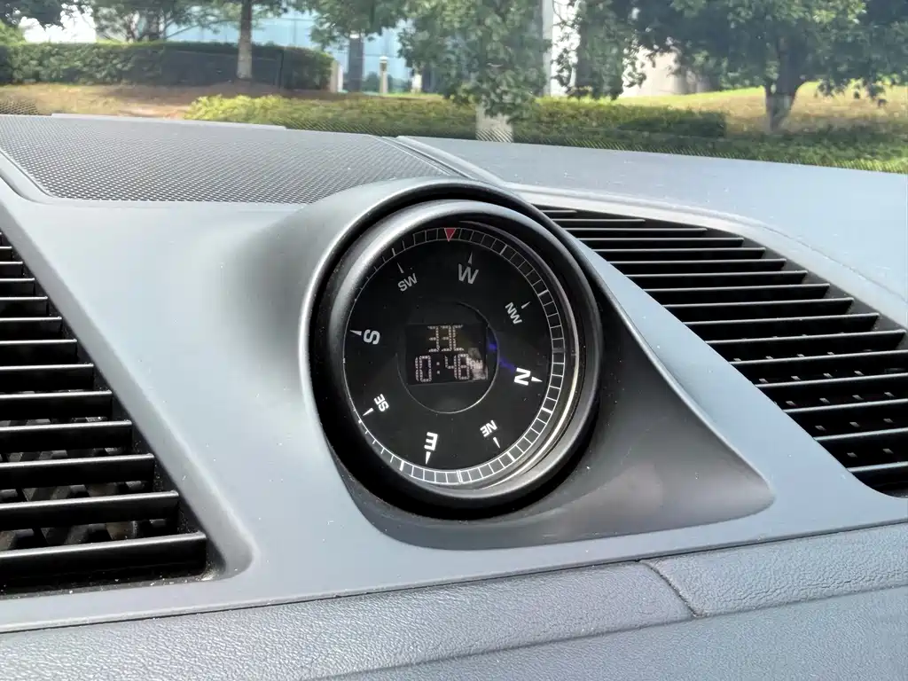 Porsche Cayenne — миниатюра 16