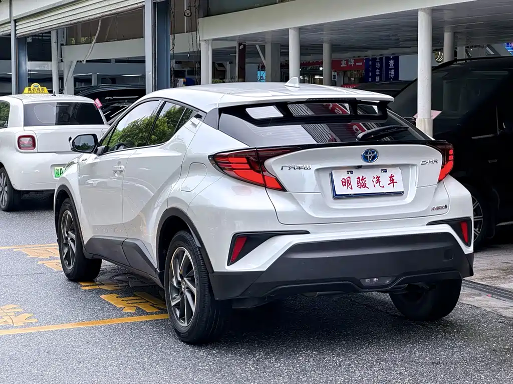 Toyota C-HR 2021 2.0L E-CVT Luxury