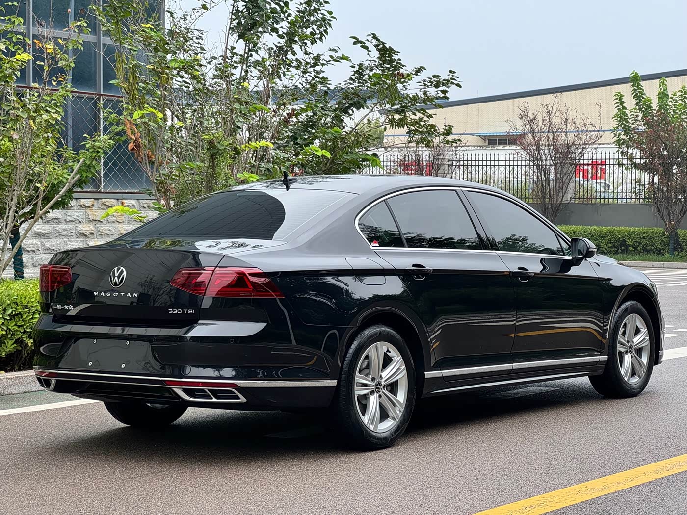 Volkswagen Magotan 1.4 л 2023 г. Чёрный, пробег 28000 км
