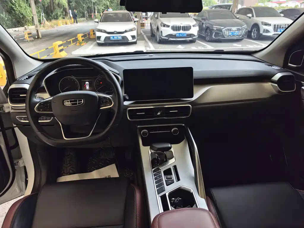 Geely Binyue — миниатюра 13