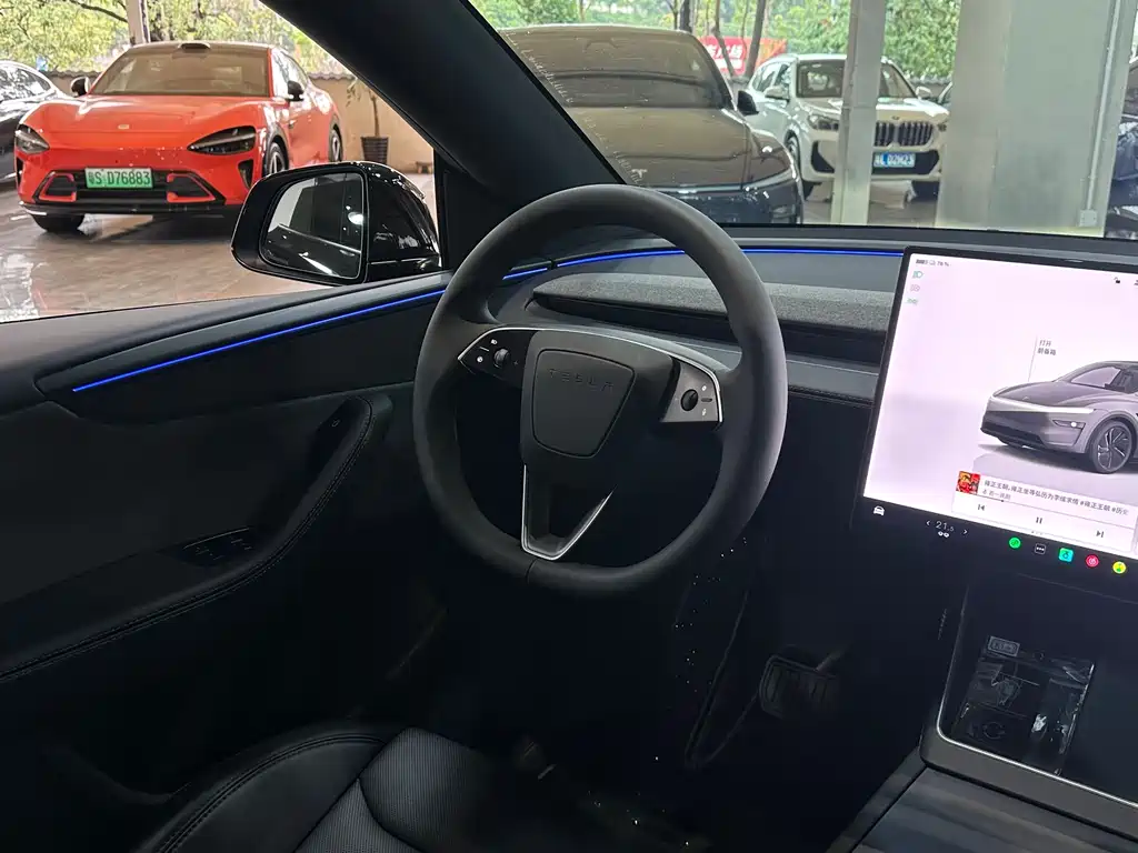 TESLA MODEL Y