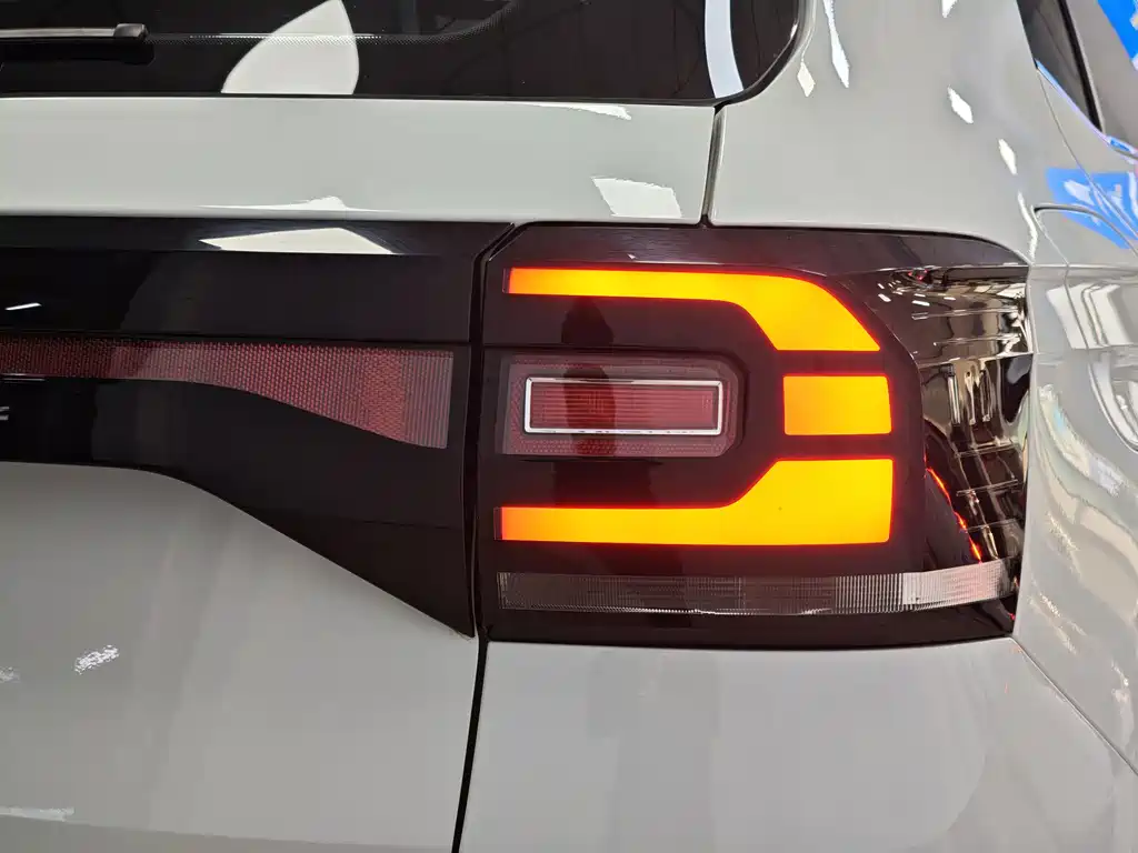 VOLKSWAGEN EXPLORING THE SHADOW