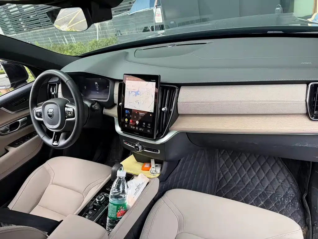 Volvo XC90 — миниатюра 2