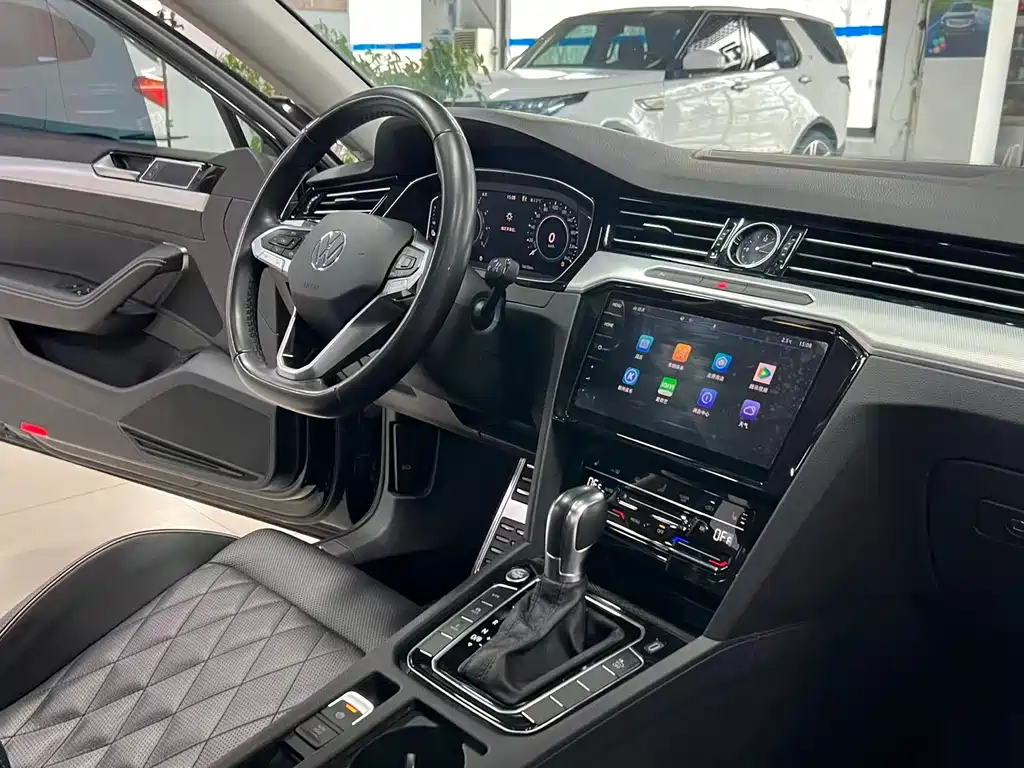 VOLKSWAGEN MAGOTAN GTE PLUG IN HYBRID