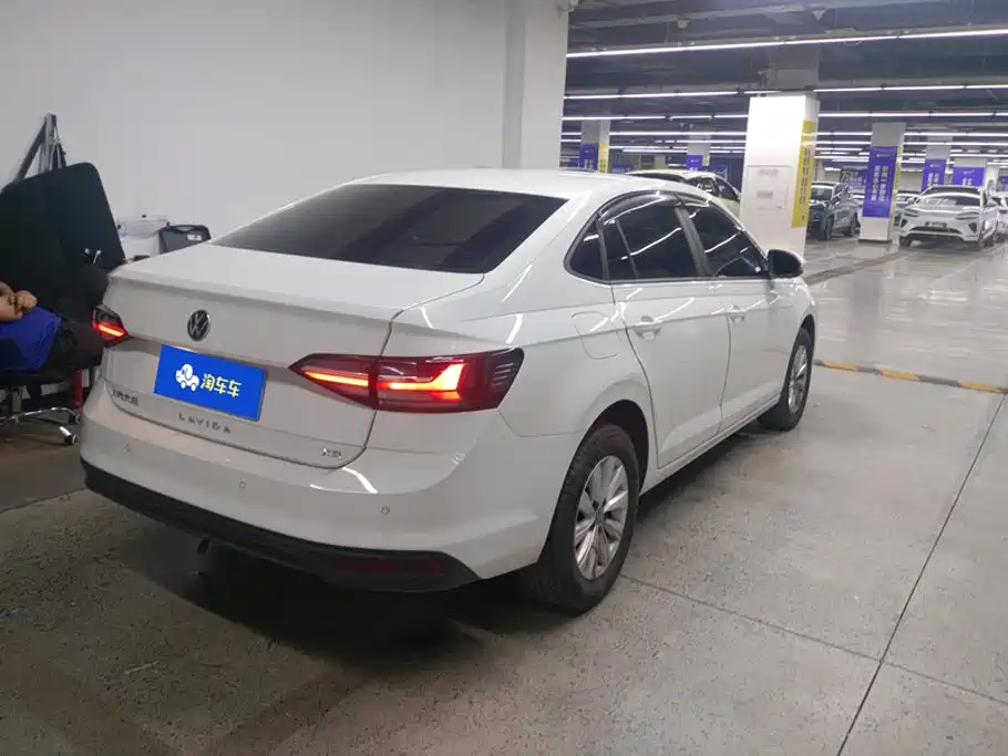 Volkswagen Lavida — миниатюра 3