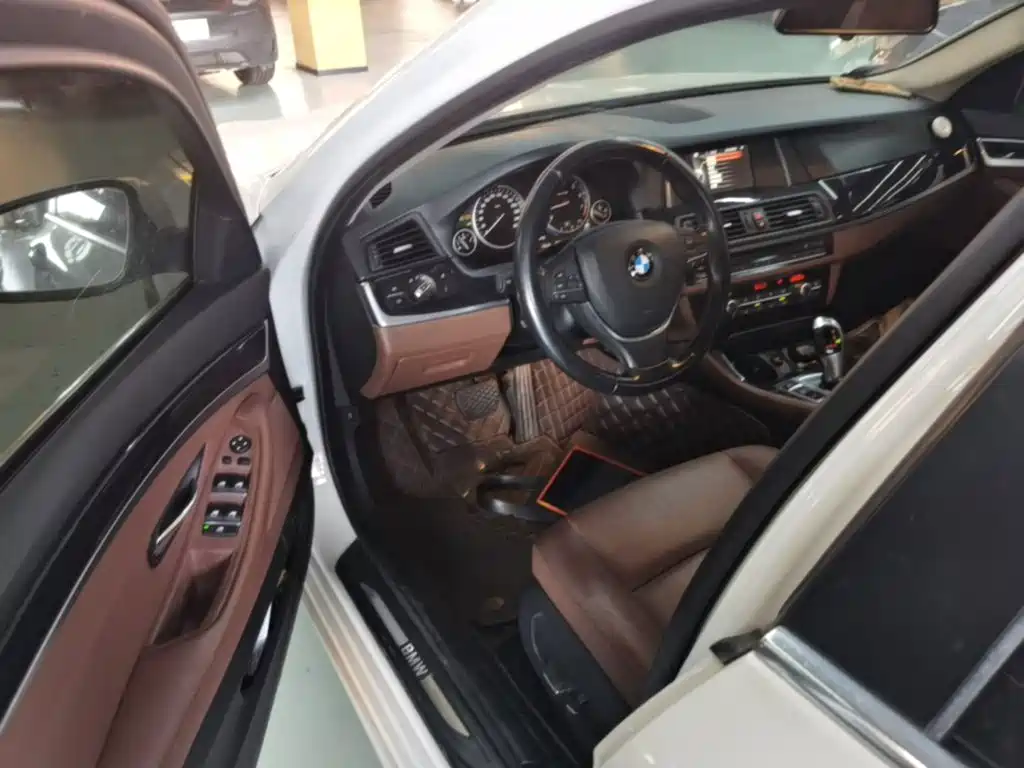 BMW 5 Series — миниатюра 16