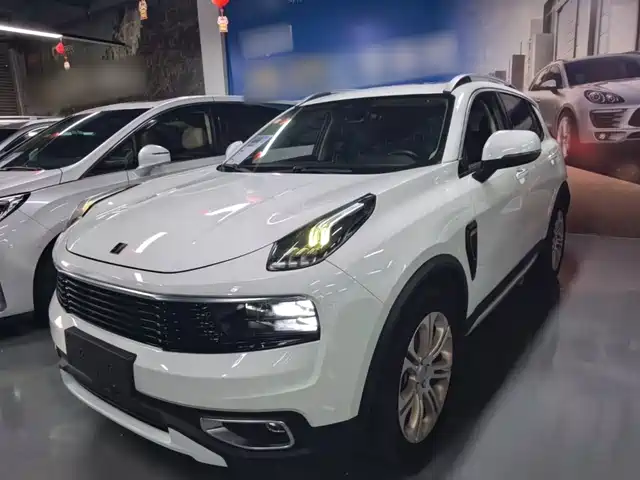2019 Lynk & Co 01
