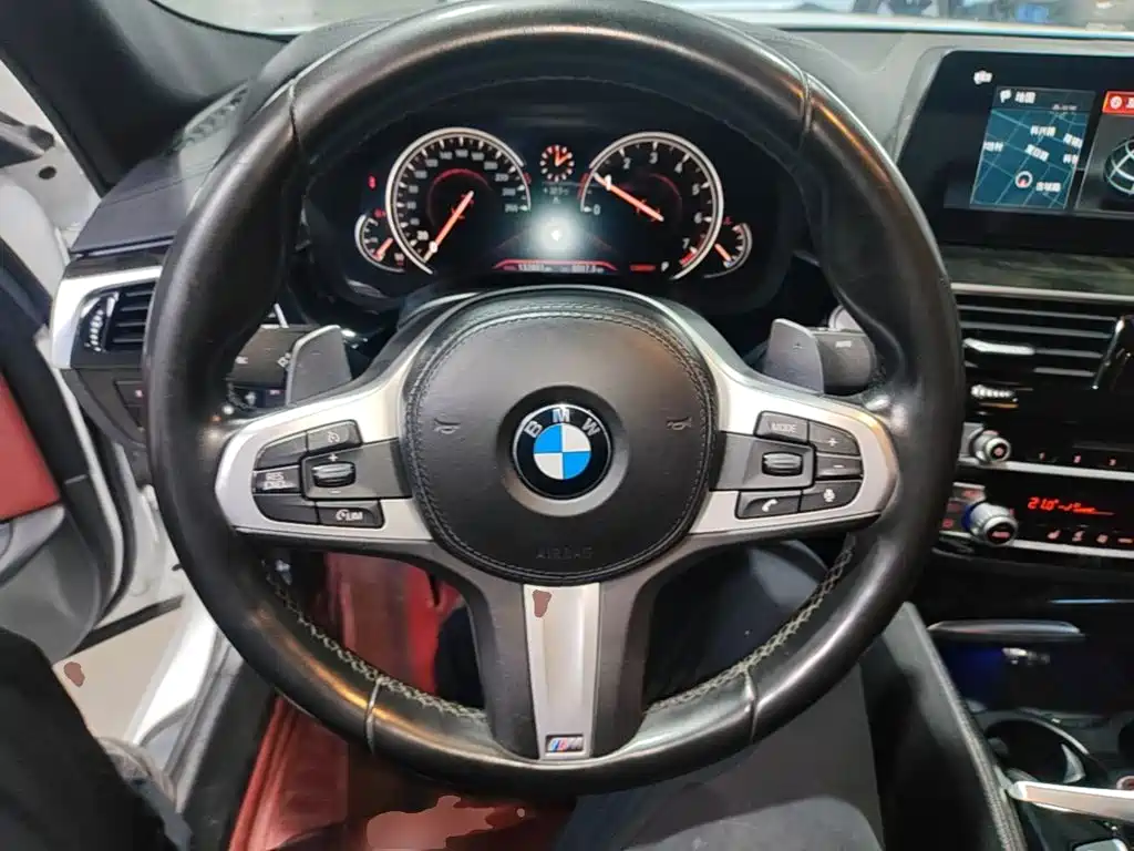 BMW 5 Series — миниатюра 11