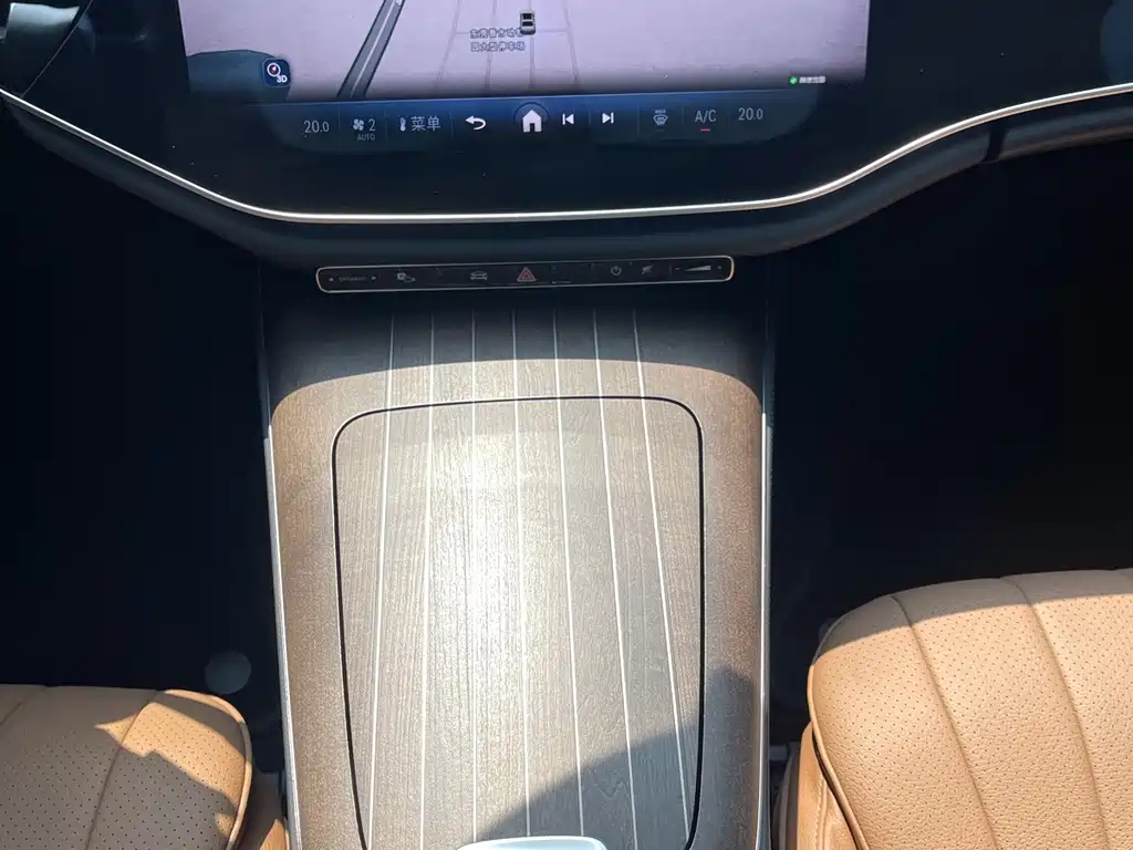 Mercedes-Benz E-Class — миниатюра 13