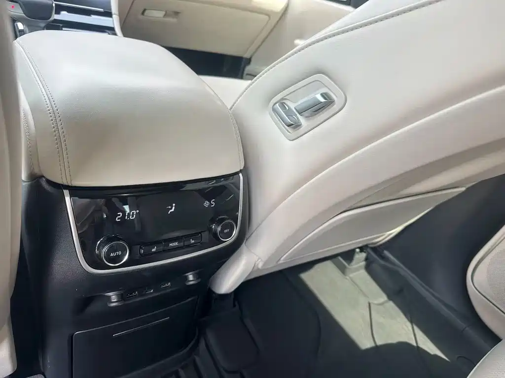 Li Auto Li ONE — миниатюра 11