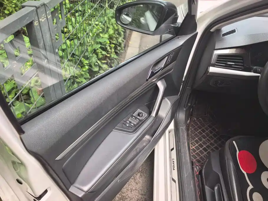 Volkswagen Lavida — миниатюра 7