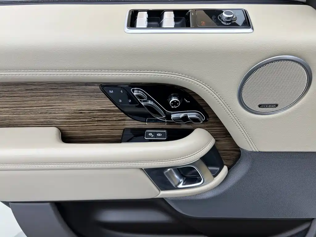 Land Rover Range Rover — миниатюра 16