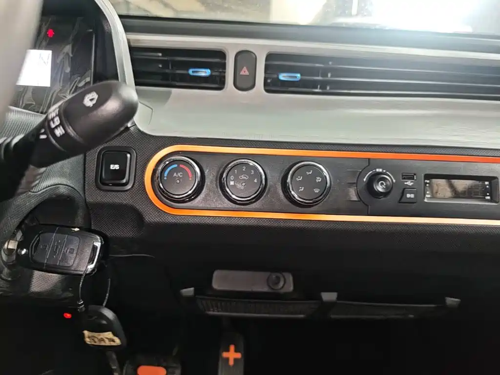 Wuling MINIEV — миниатюра 13