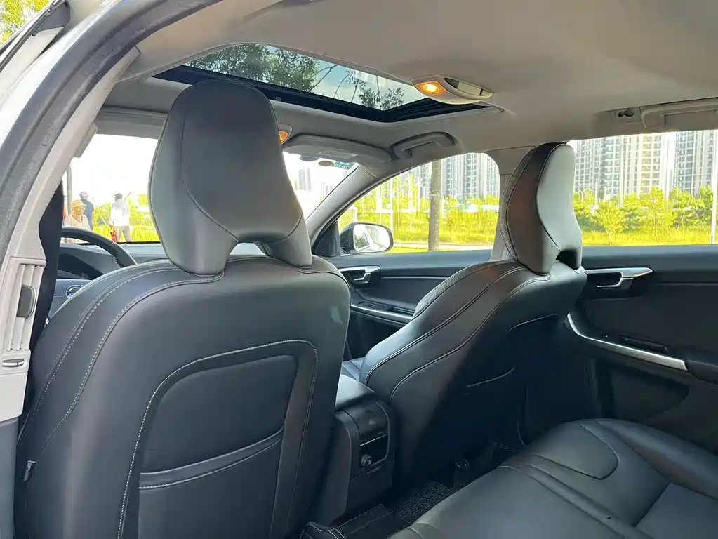 Volvo V60 — миниатюра 23