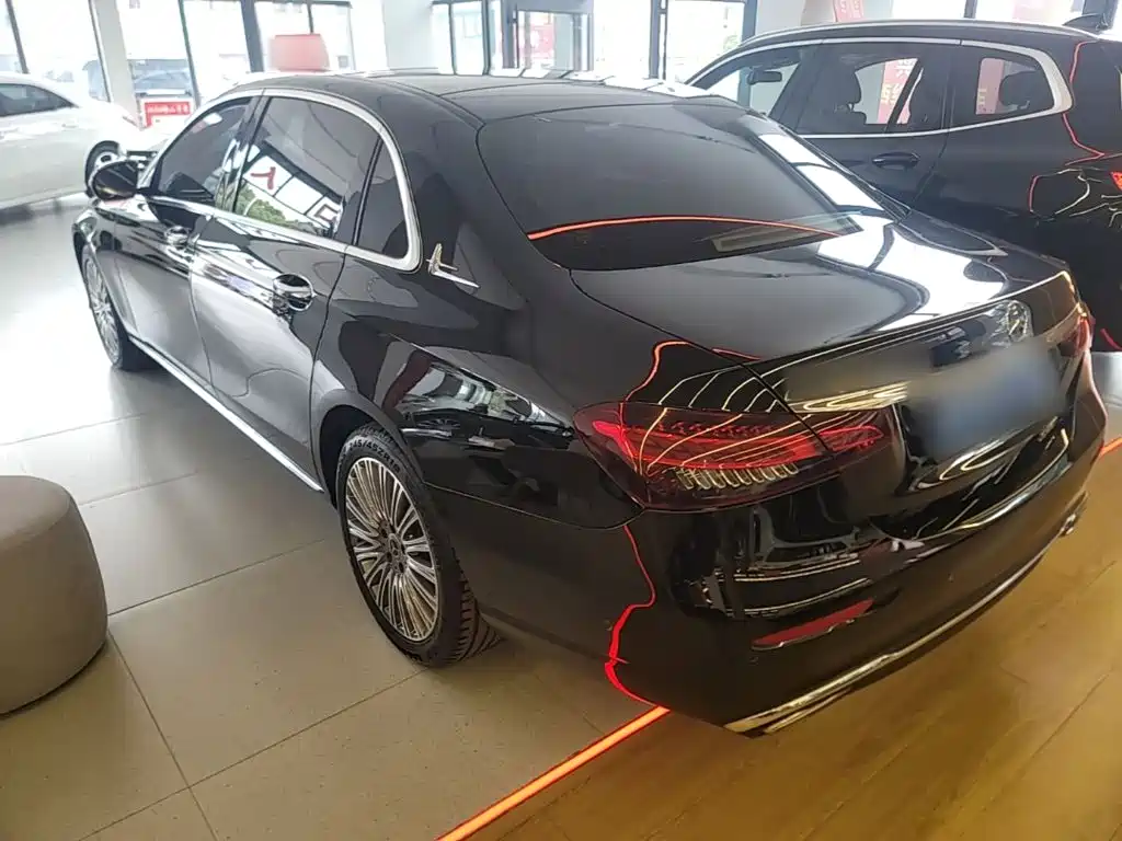 Mercedes-Benz E-Class — миниатюра 5