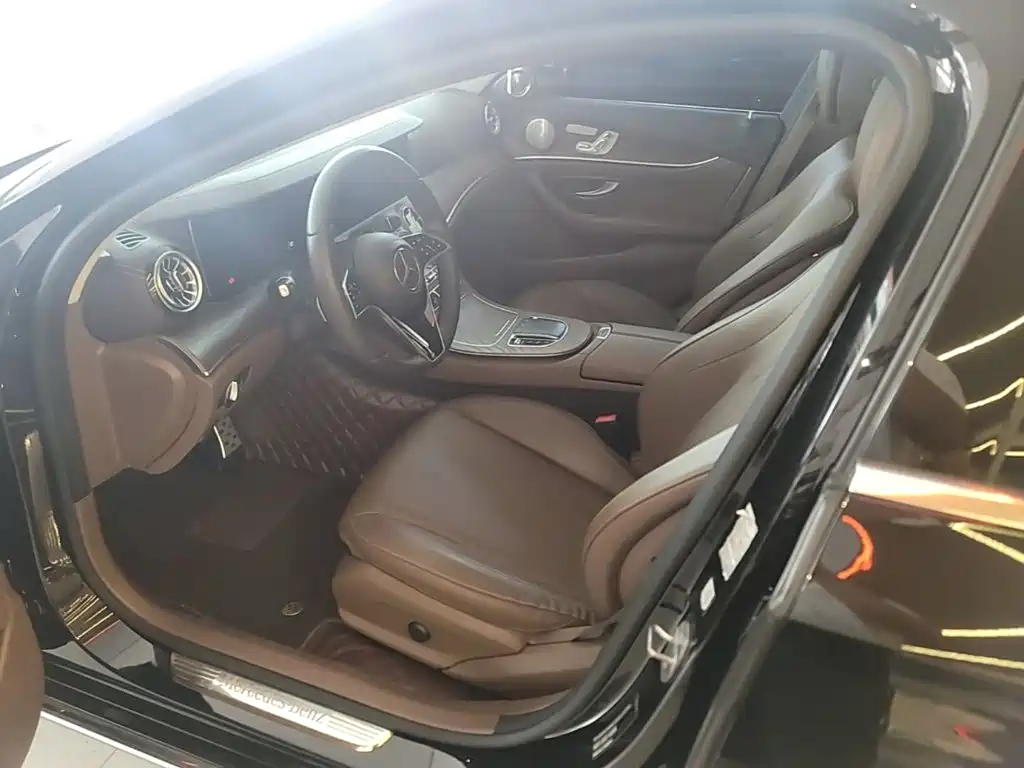 Mercedes-Benz E-Class — миниатюра 15