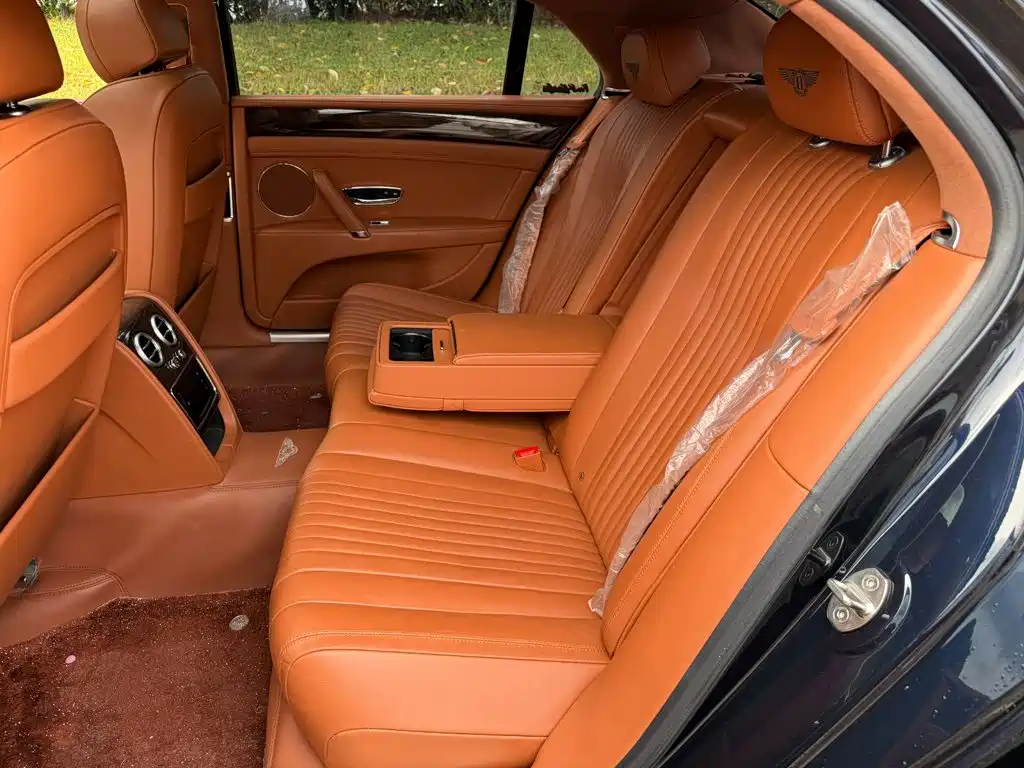 Bentley Flying Spur — миниатюра 12
