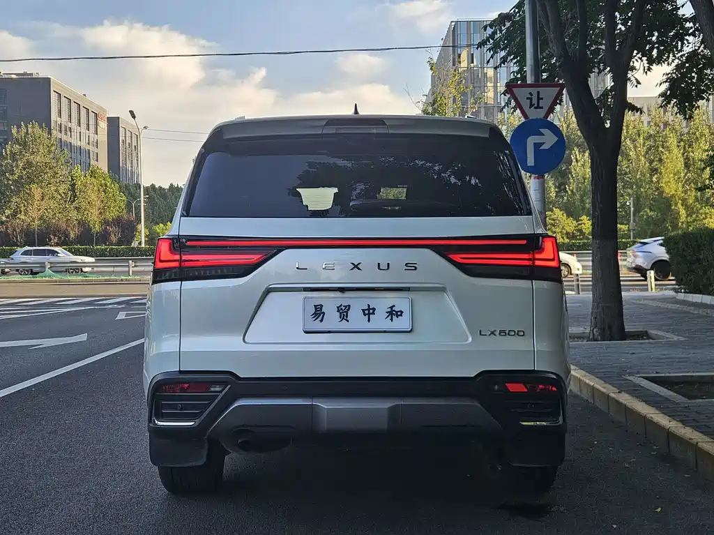 Lexus LX — миниатюра 5