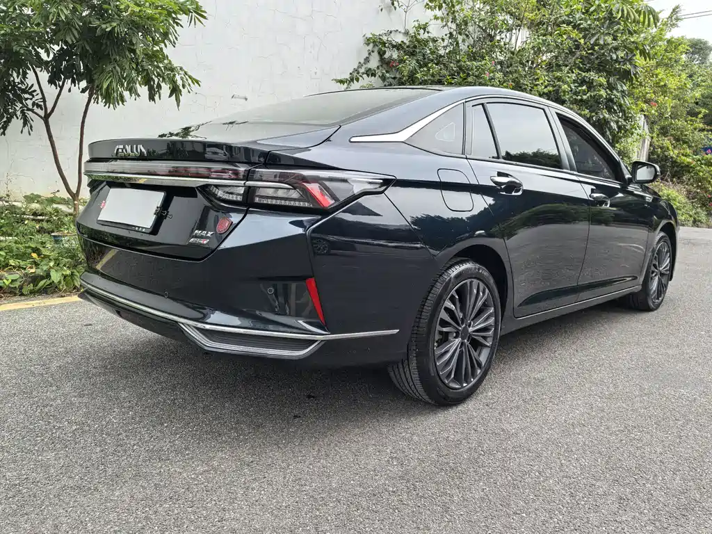 DONGFENG YI HYUN MAX