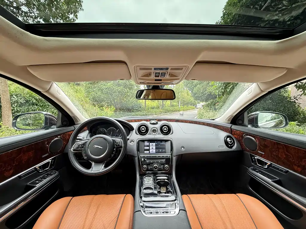 Jaguar XJ — миниатюра 11