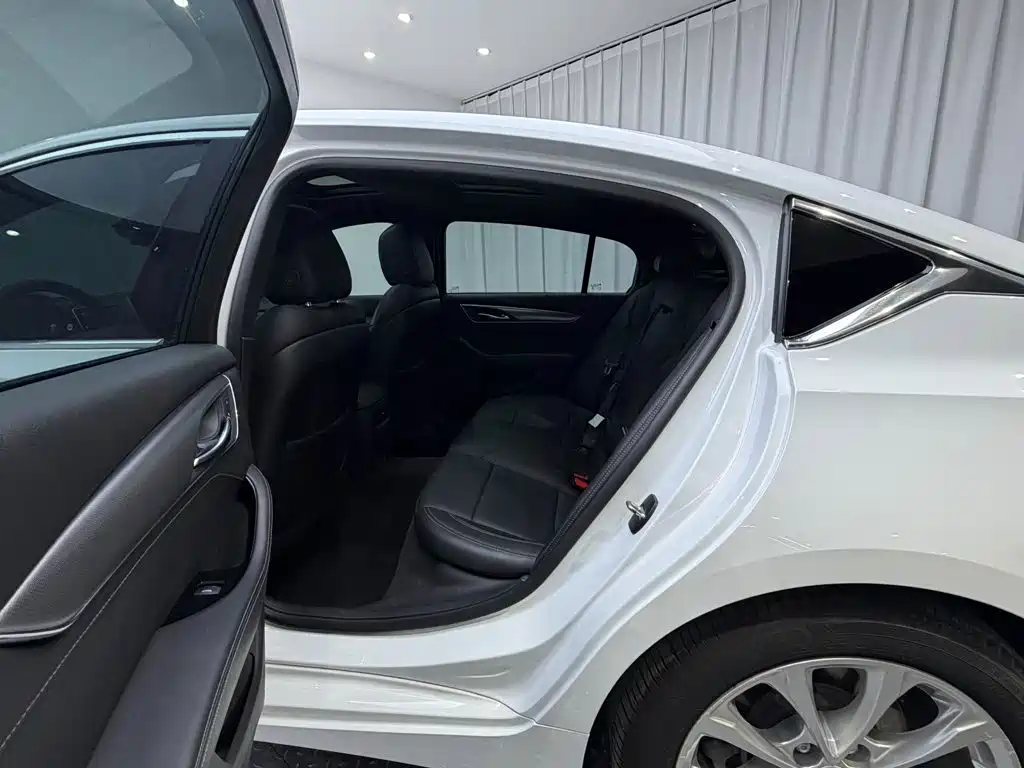 Cadillac CT5 — миниатюра 14