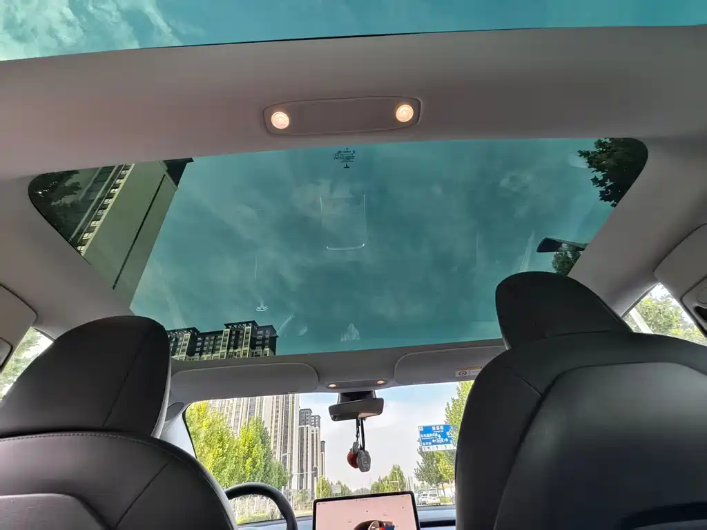 Tesla Model 3 — миниатюра 7