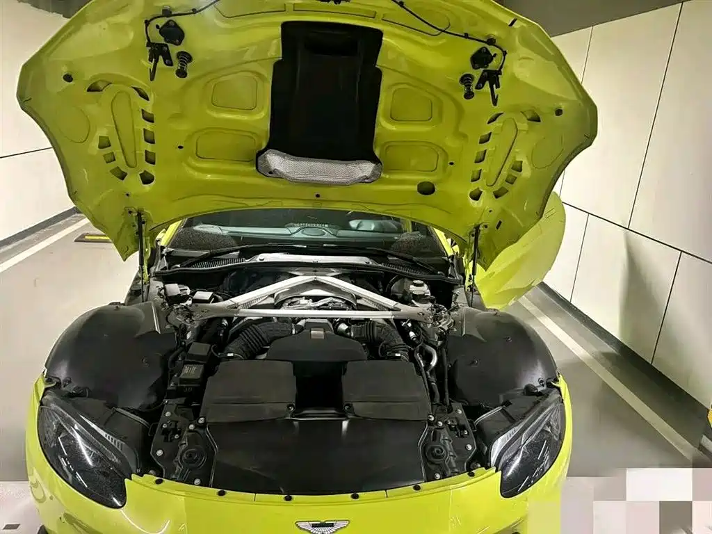 Aston Martin V8 Vantage 2018 4.0T V8 Coupe