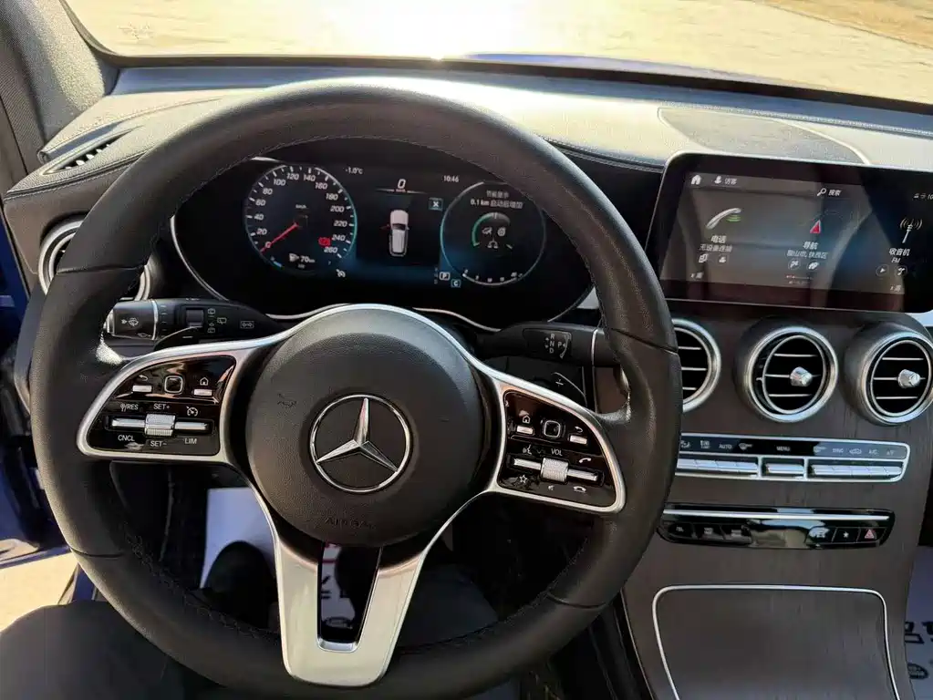 MERCEDES-BENZ GLC