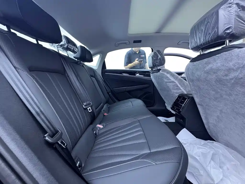 Volkswagen Passat 2026 380TSI