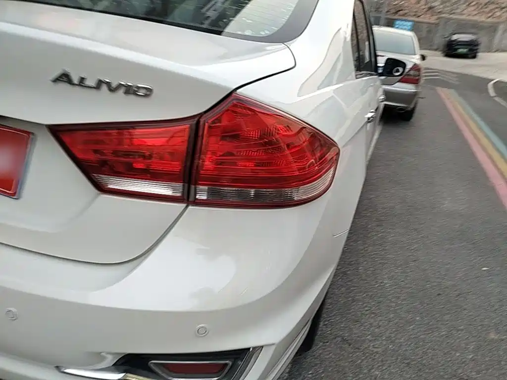 Suzuki Alivio — миниатюра 8