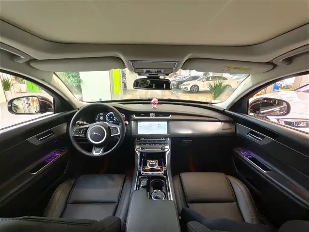 Jaguar XFL — миниатюра 6
